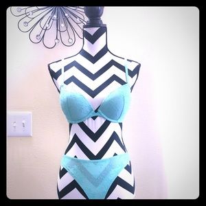 Victoria’s Secret Tiffany Blue Lacey set 34C